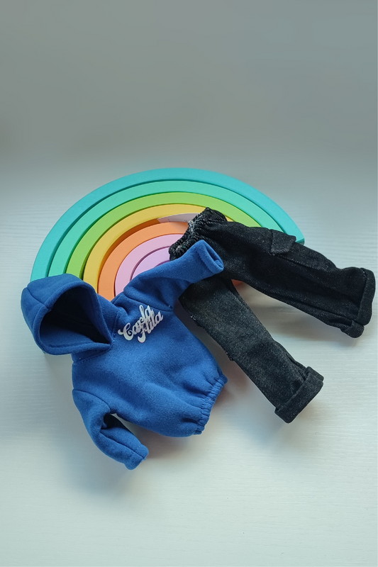 Blue Sweatshirt + Black Cargo Jeans Set: Carla Flila